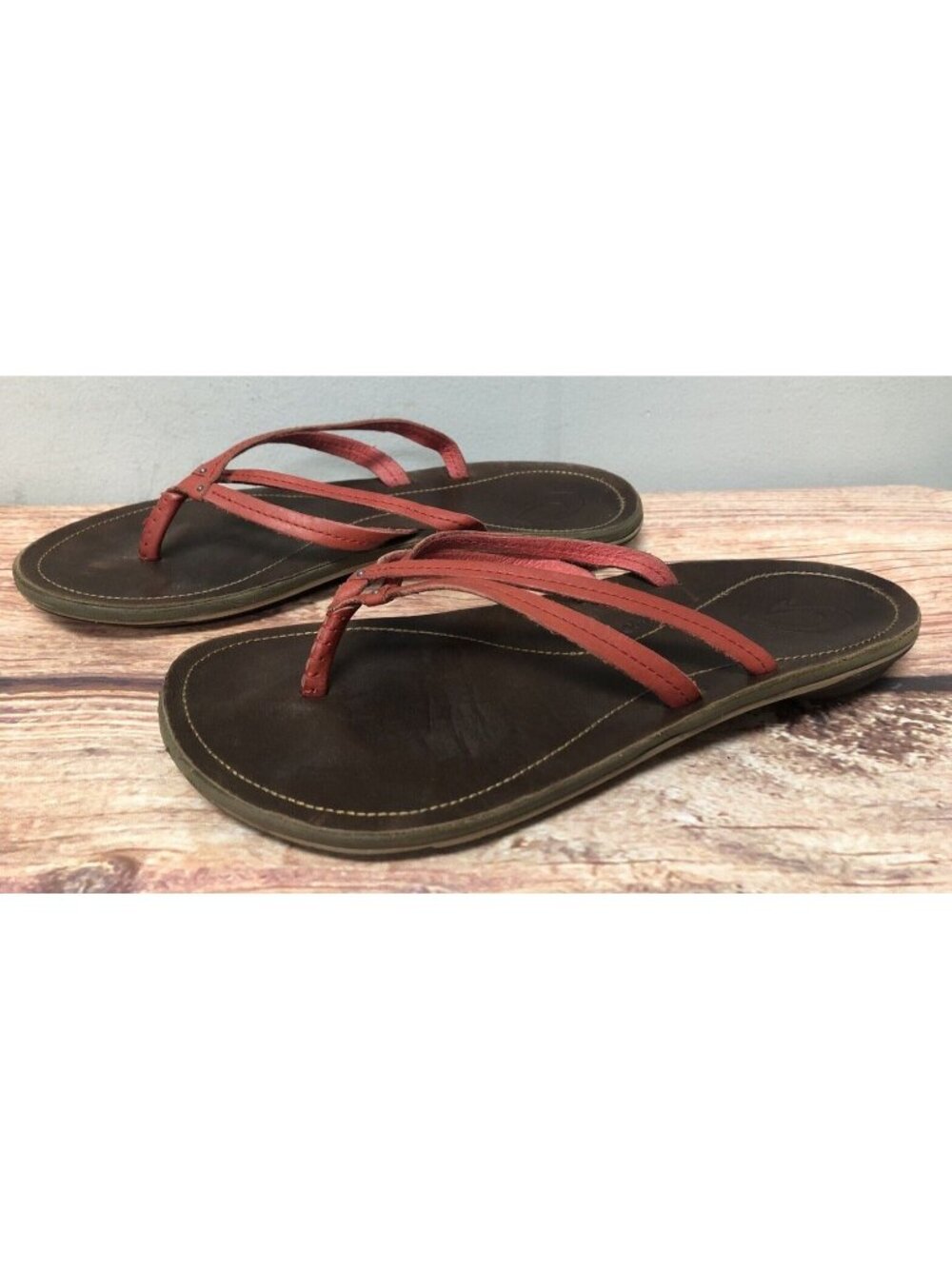 OluKai U'i Red Leather Thongs Flip Flops Strappy Sandals Womens 9/39 (7W34)